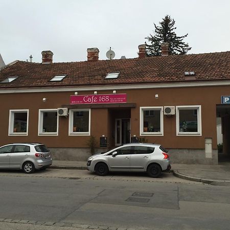 Cafe 168 Bed & Breakfast Wina Bagian luar foto