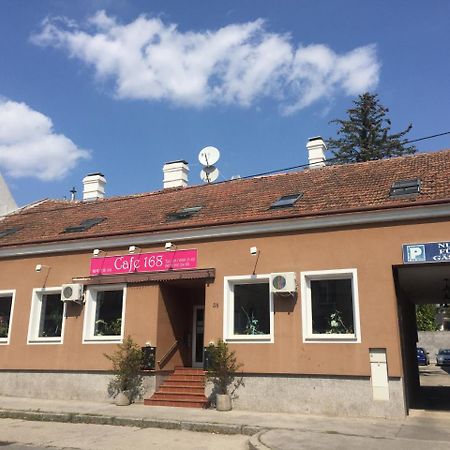 Cafe 168 Bed & Breakfast Wina Bagian luar foto