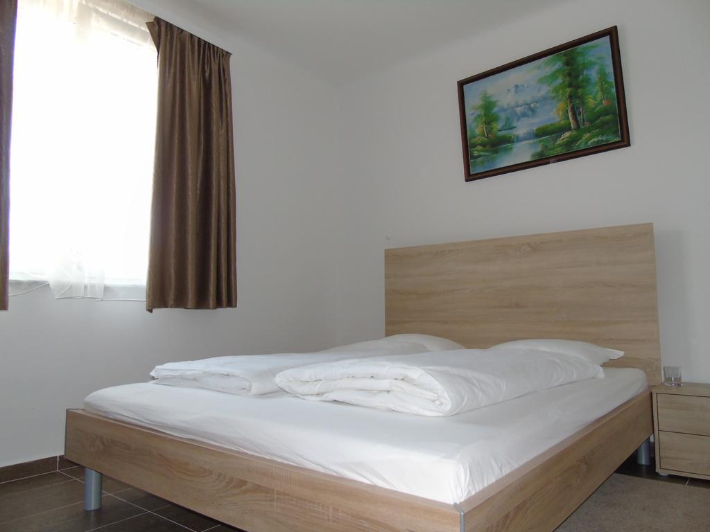 Cafe 168 Bed & Breakfast Wina Ruang foto