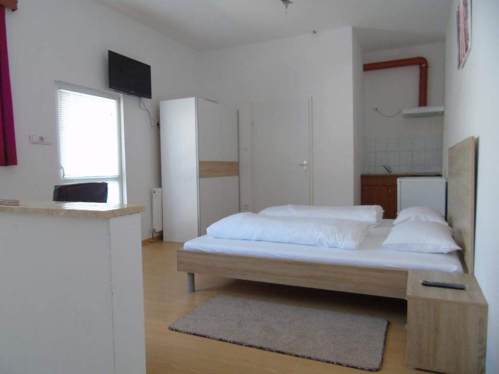 Cafe 168 Bed & Breakfast Wina Ruang foto
