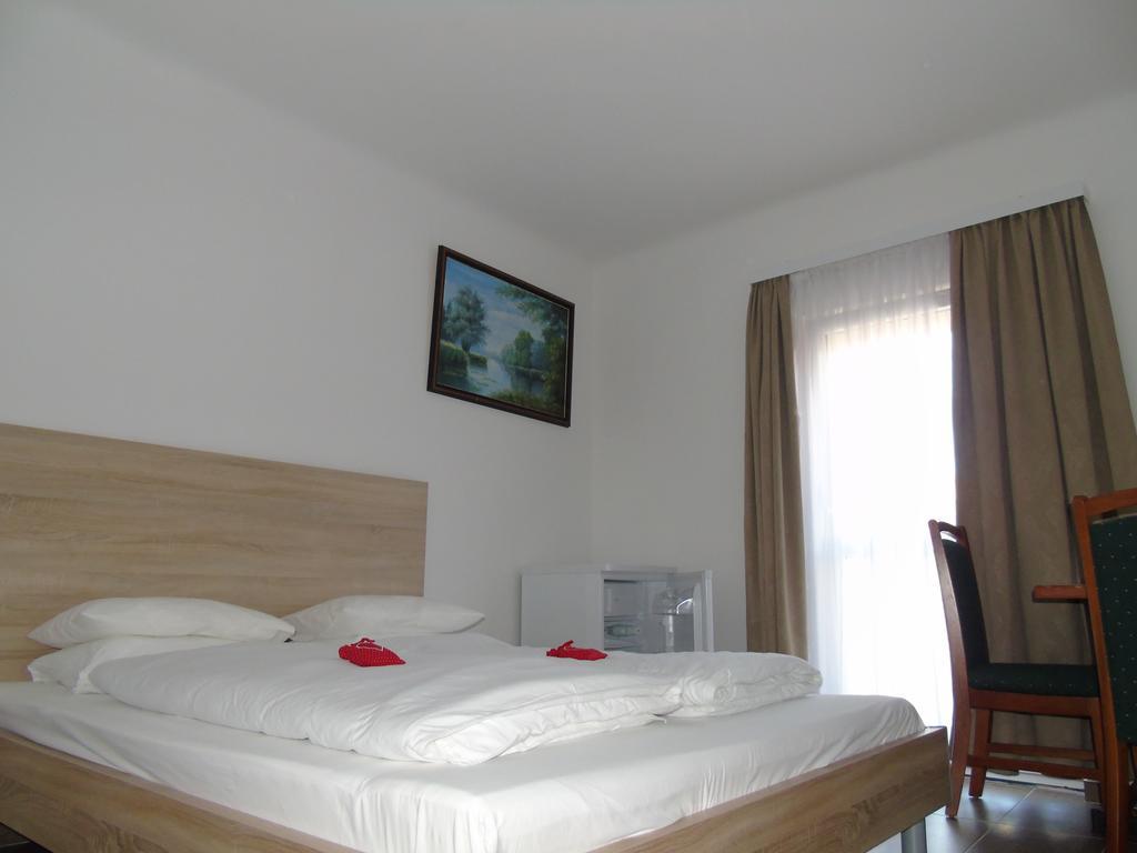 Cafe 168 Bed & Breakfast Wina Ruang foto