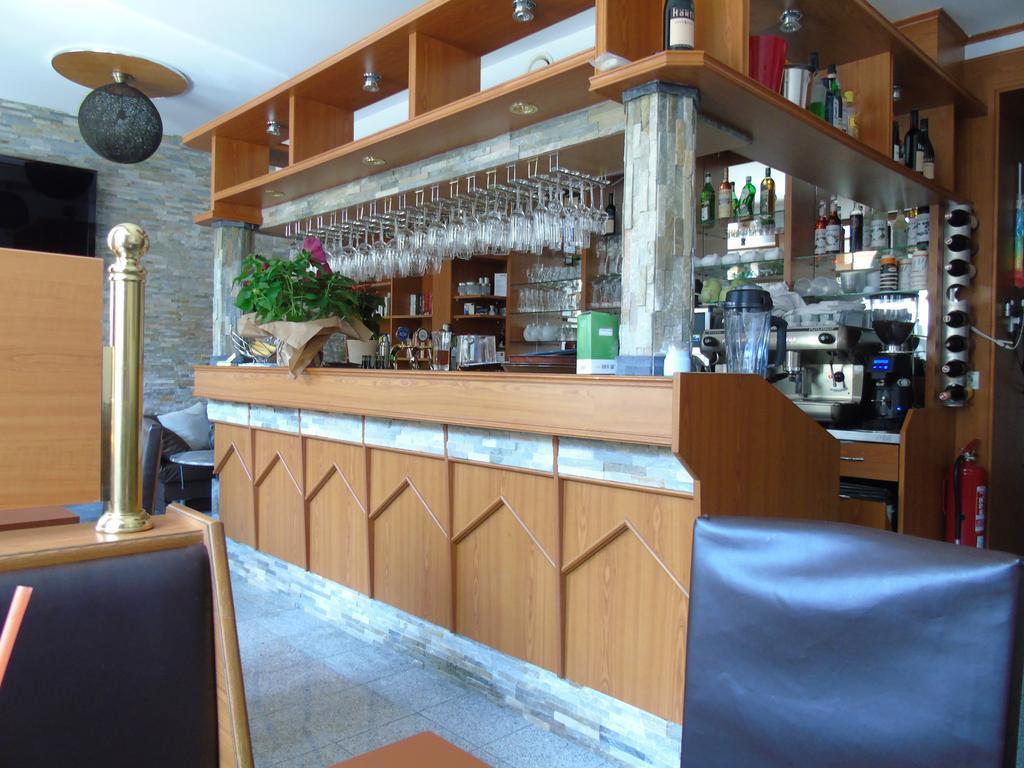 Cafe 168 Bed & Breakfast Wina Bagian luar foto