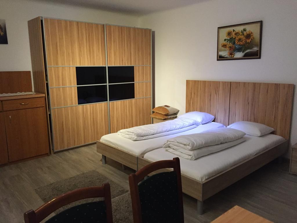 Cafe 168 Bed & Breakfast Wina Bagian luar foto