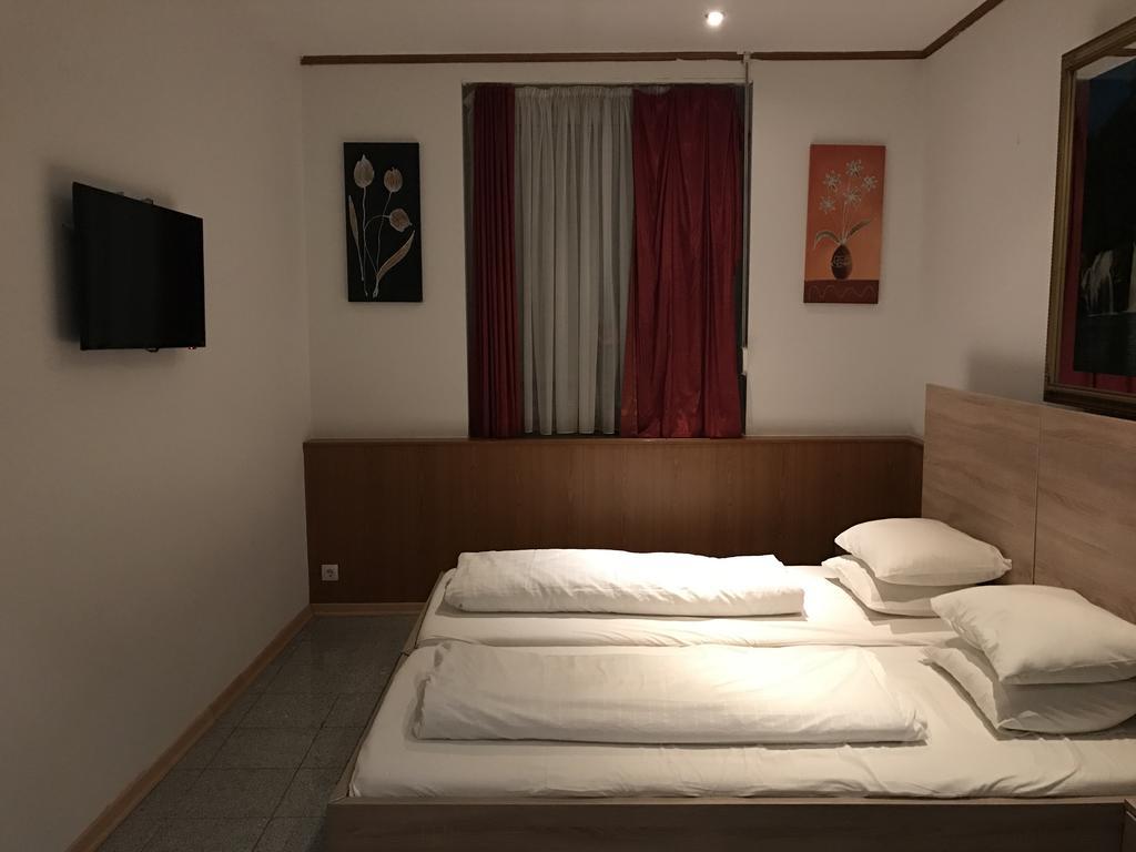 Cafe 168 Bed & Breakfast Wina Bagian luar foto