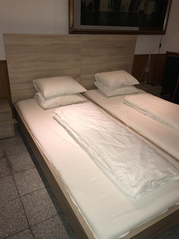 Cafe 168 Bed & Breakfast Wina Bagian luar foto
