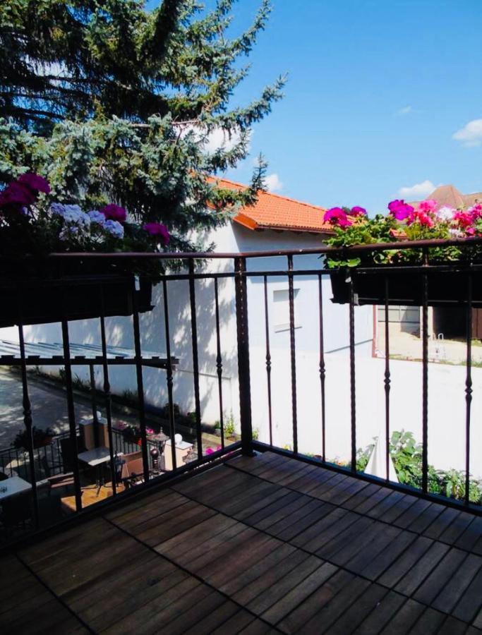 Cafe 168 Bed & Breakfast Wina Bagian luar foto